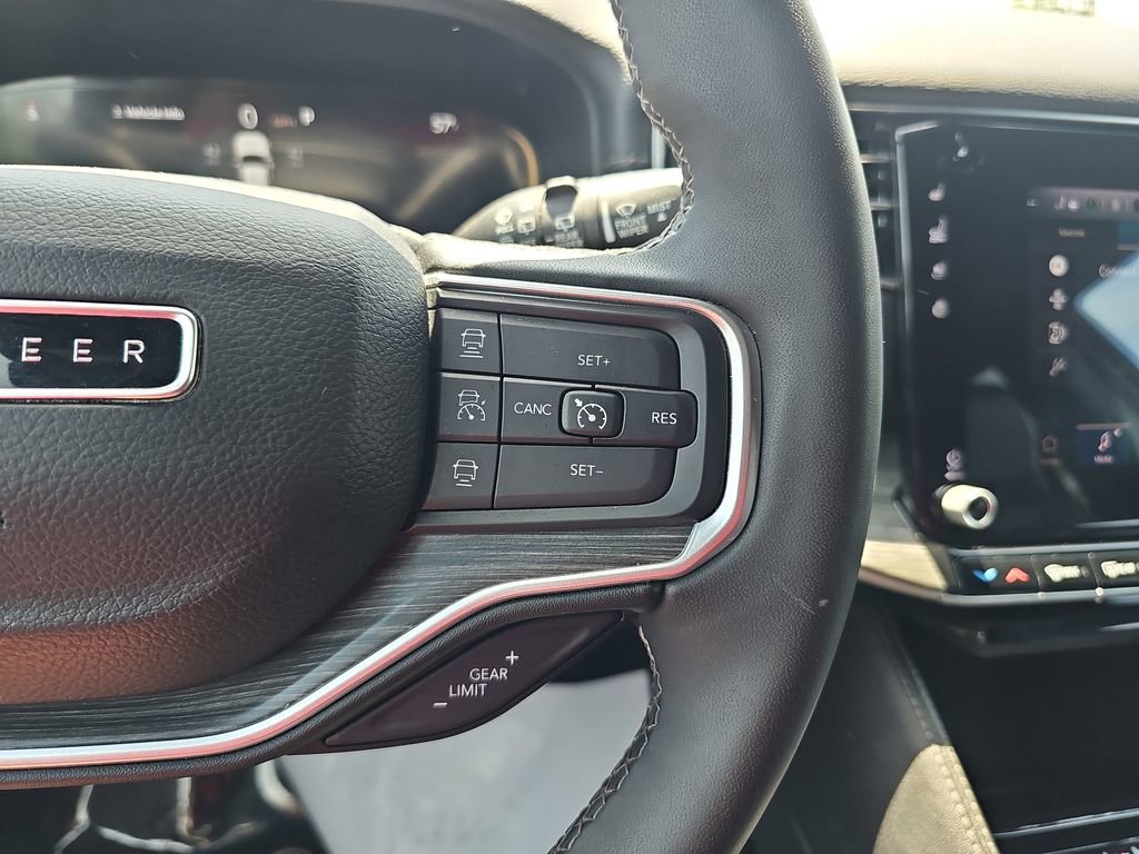 Used 2024 Jeep Wagoneer L Series II w/ Flexible Seating Group image 23