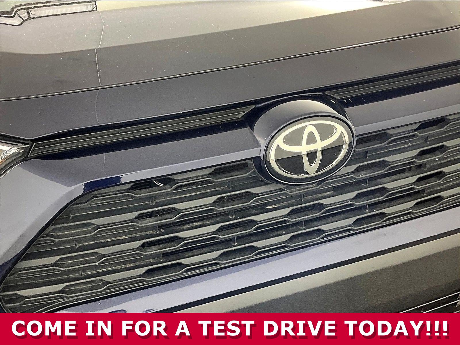 Used 2020 Toyota RAV4 XLE w/ Convenience Package FWD image 27