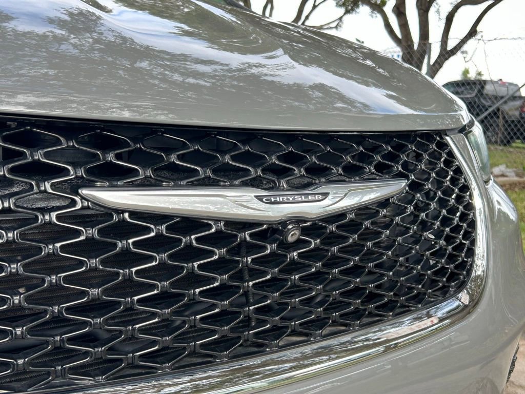 Certified 2022 Chrysler Pacifica Touring-L image 27