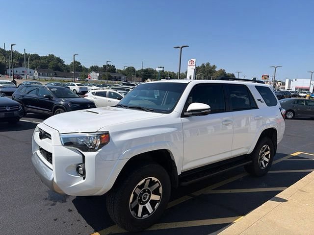 Certified 2022 Toyota 4Runner TRD Off-Road Premium AWD/4WD image 2