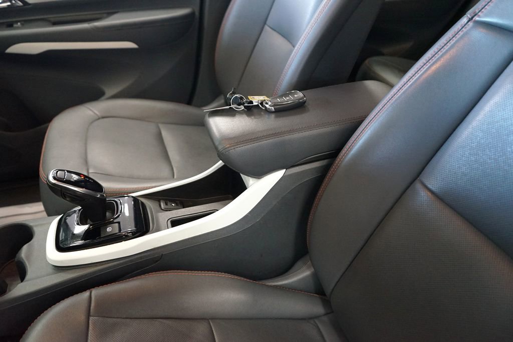 Used 2018 Chevrolet Bolt Premier w/ Driver Confidence II Package FWD image 30