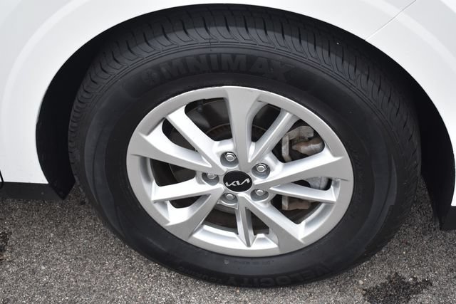 Used 2024 Kia Carnival LX FWD image 11