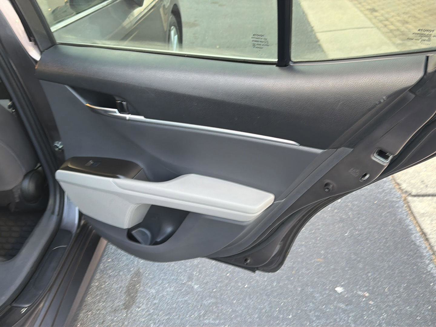 Used 2022 Toyota Camry LE FWD image 15