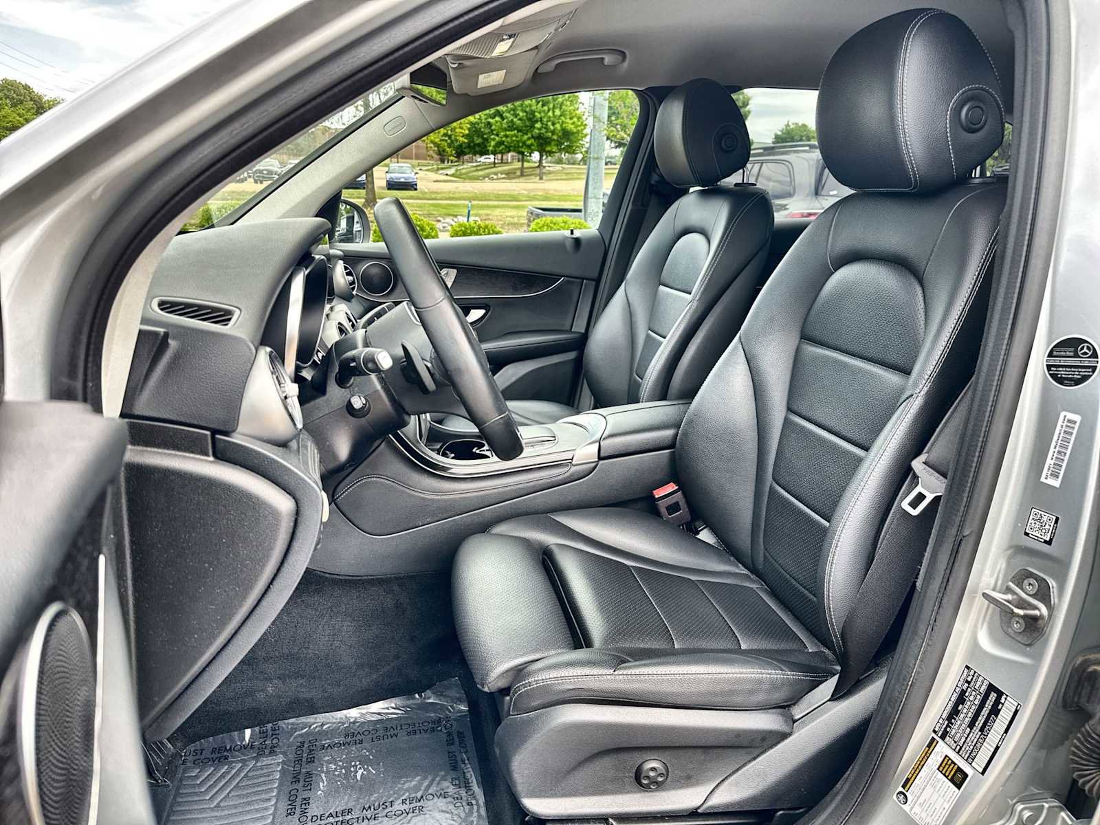 Used 2020 Mercedes-Benz GLC 300 4MATIC image 3