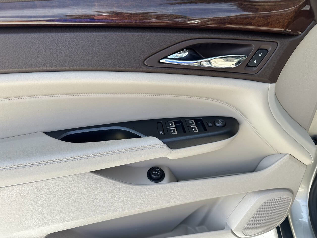 Used 2016 Cadillac SRX Luxury w/ Driver Awareness Package image 9