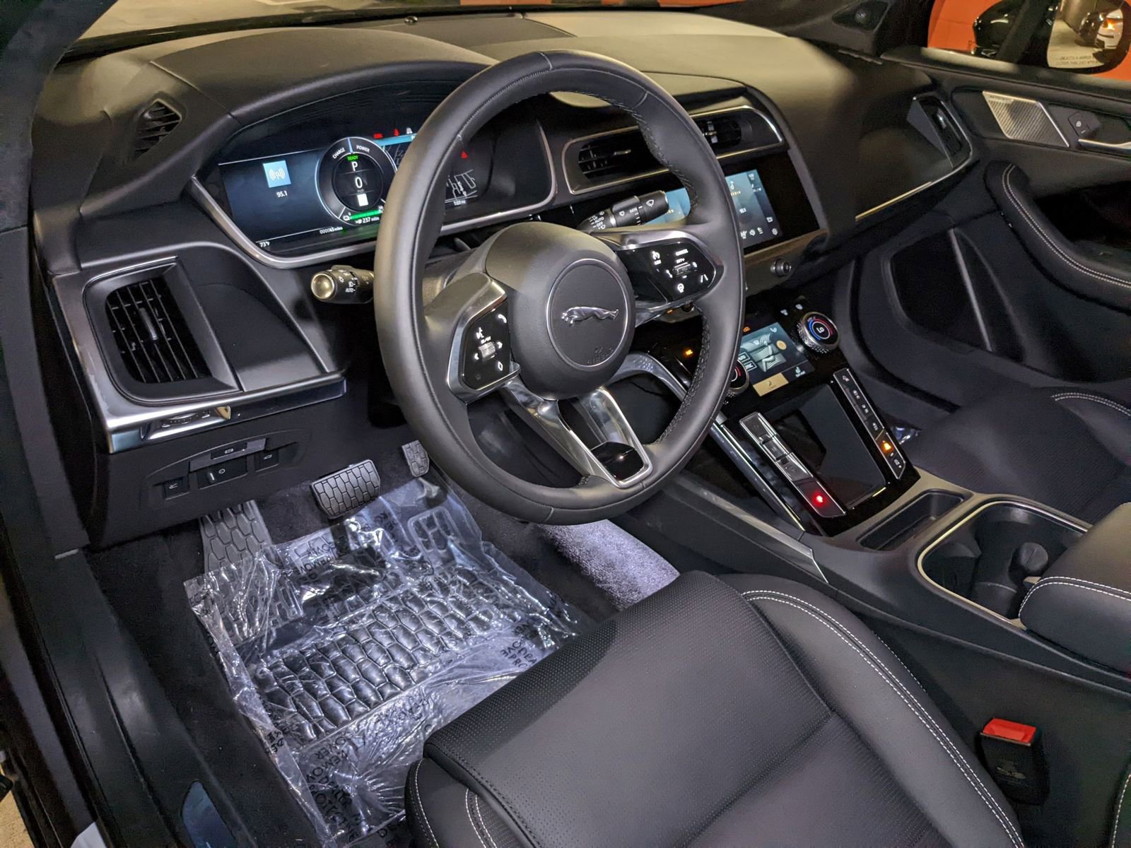 New 2024 Jaguar I-PACE R-Dynamic HSE image 3