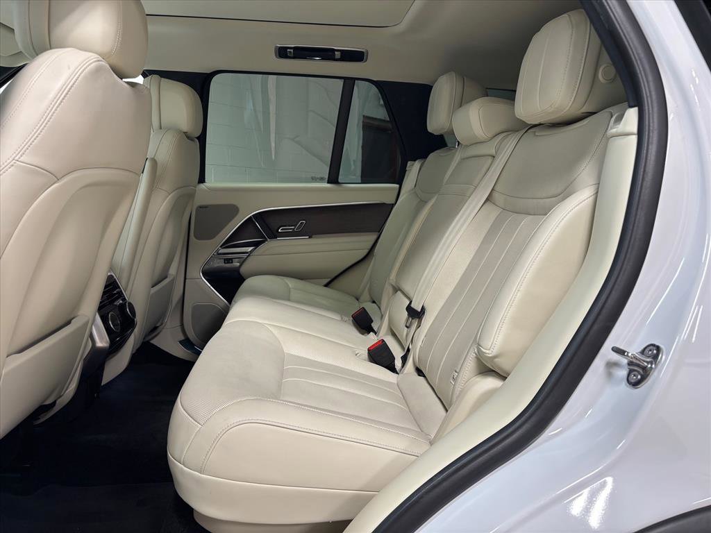 Used 2025 Land Rover Range Rover SE image 29