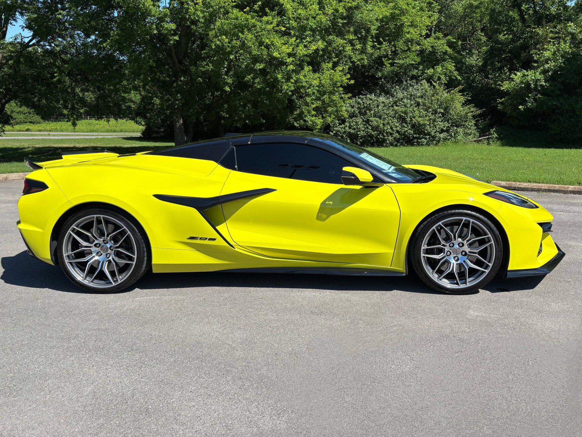 Used 2024 Chevrolet Corvette Z06 RWD image 7