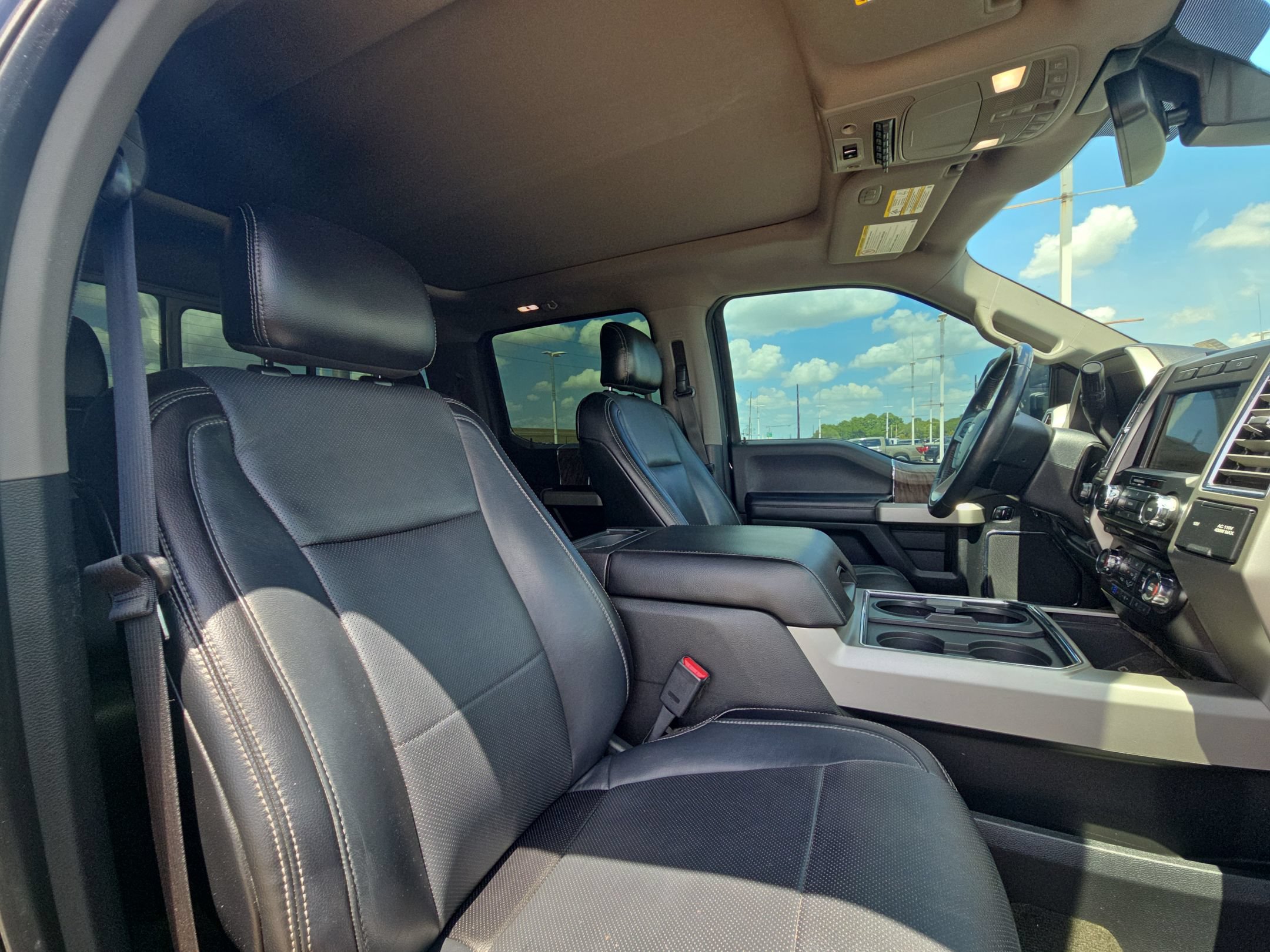 Used 2017 Ford F250 Lariat w/ Lariat Ultimate Package AWD/4WD image 31