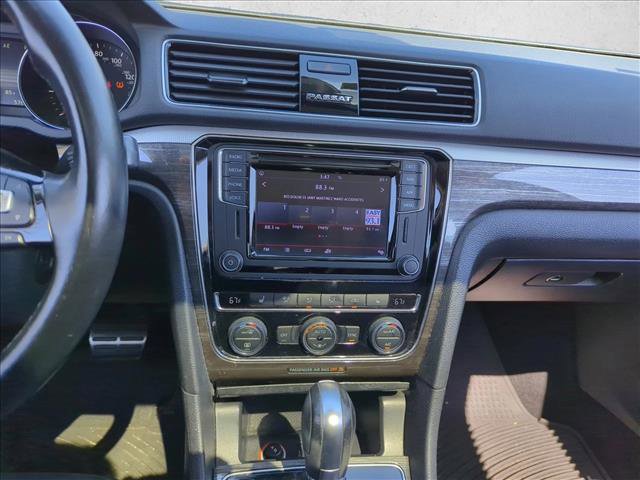 Used 2018 Volkswagen Passat 2.0T SEL Premium image 14