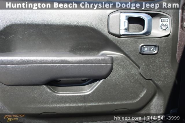 Used 2022 Jeep Gladiator Willys image 15