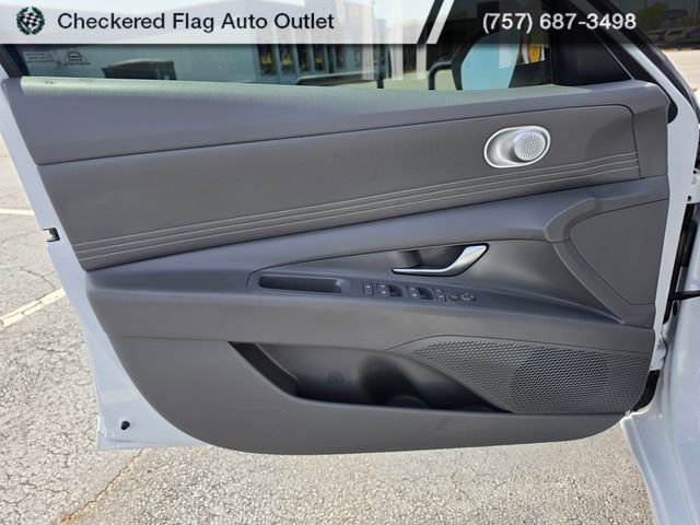 Used 2022 Hyundai Elantra SEL w/ Convenience Package image 19