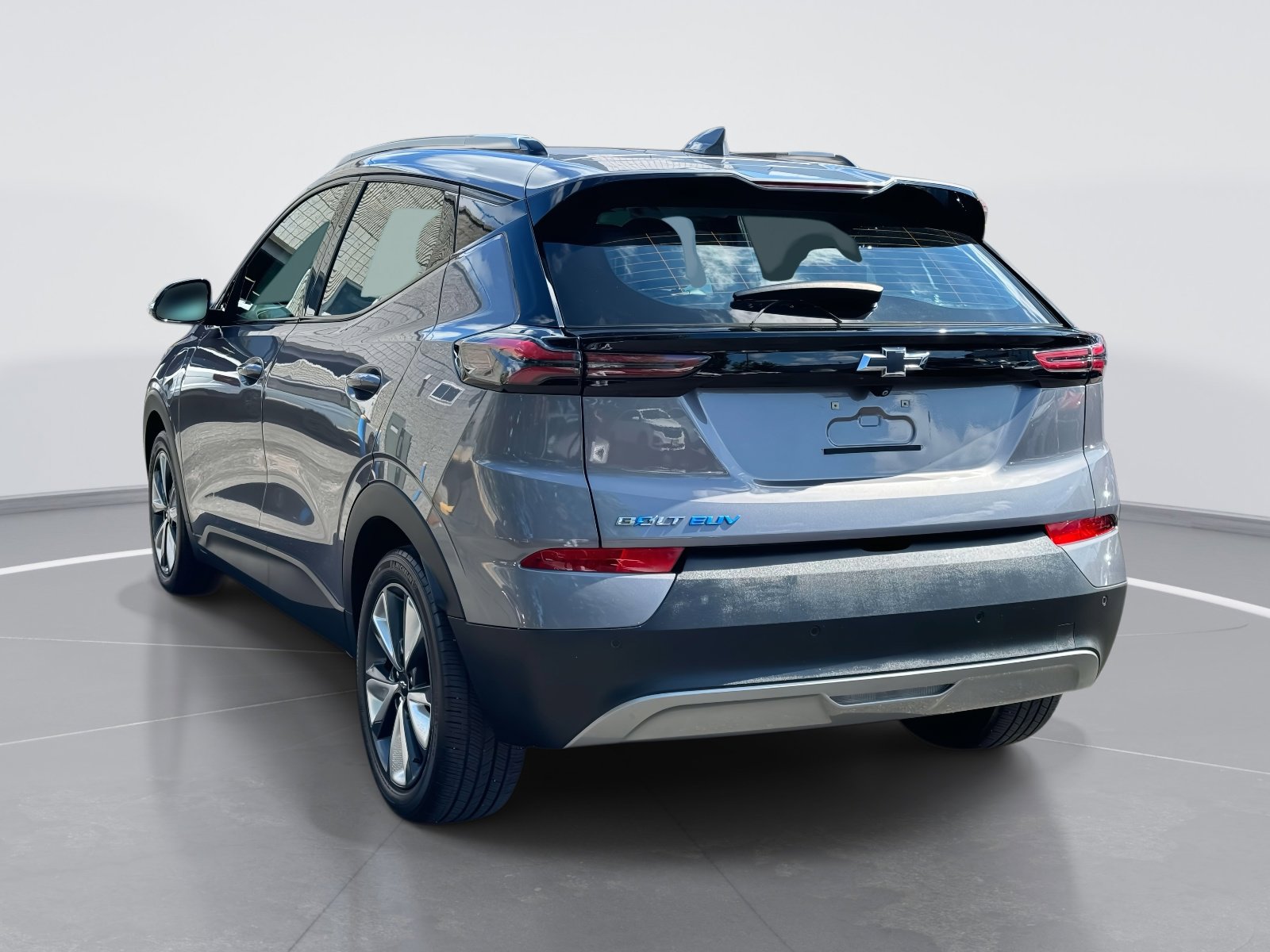 Used 2022 Chevrolet Bolt EUV LT w/ Convenience Package image 7