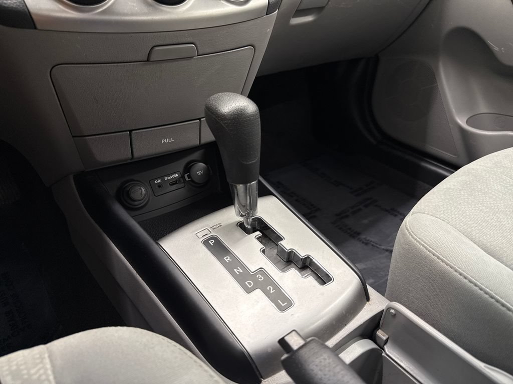 Used 2010 Hyundai Elantra GLS FWD image 19