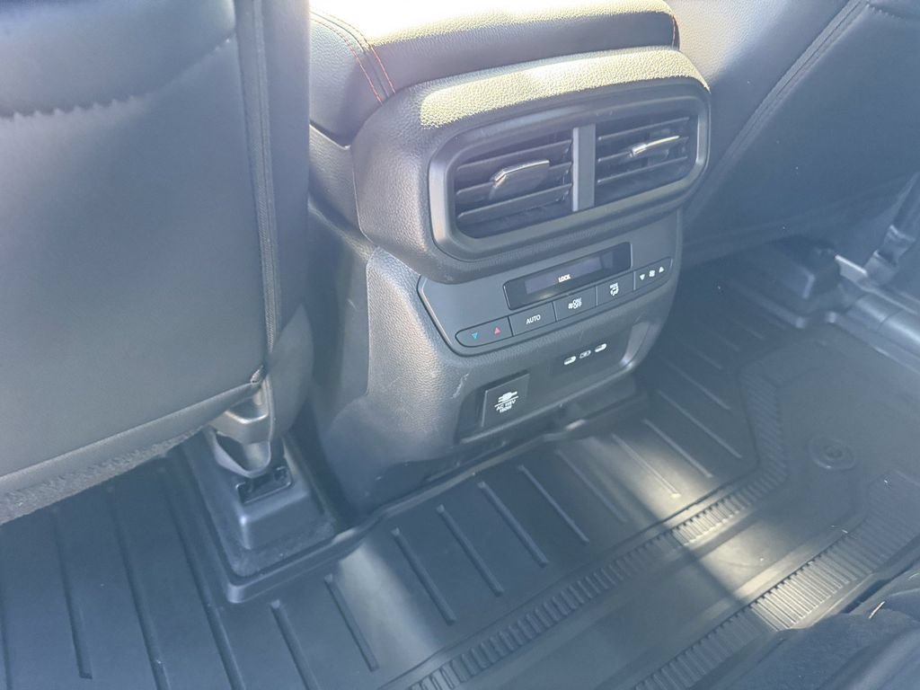 Used 2025 Honda Pilot TrailSport image 16