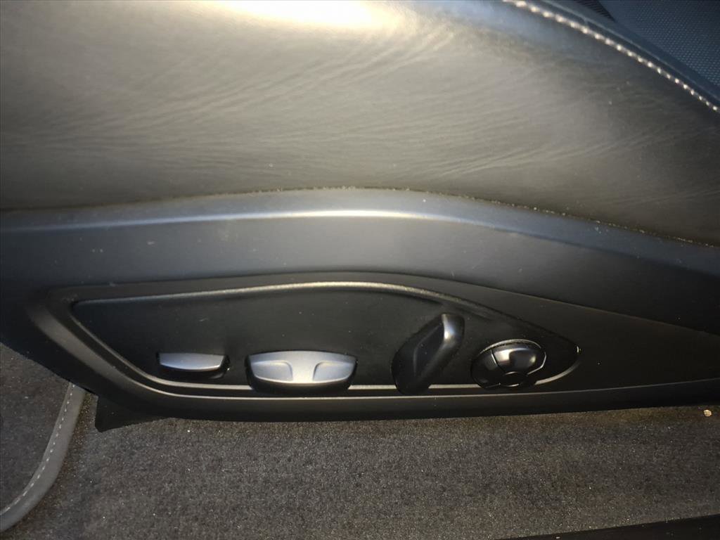 Used 2020 Porsche Taycan image 17