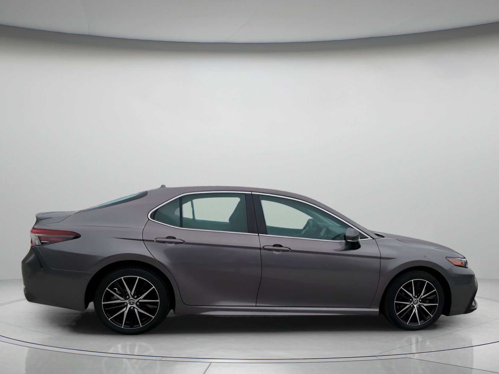 Used 2022 Toyota Camry SE w/ Carpet Mat Package (TMS) image 30