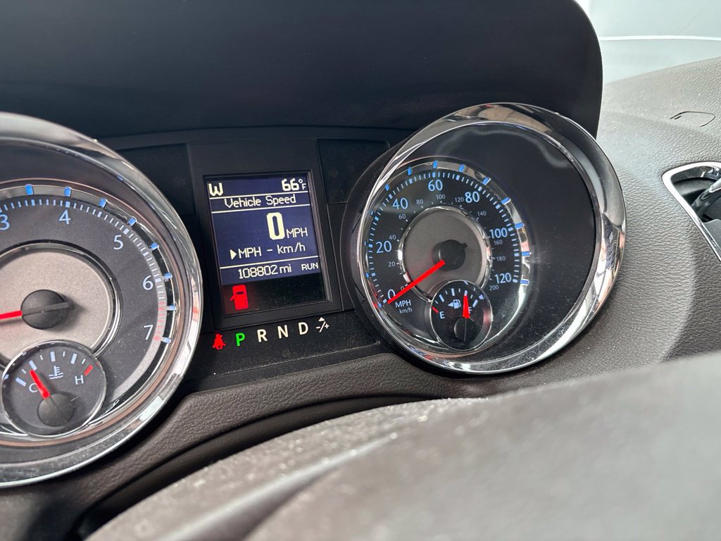Used 2016 Chrysler Town & Country Touring FWD image 5