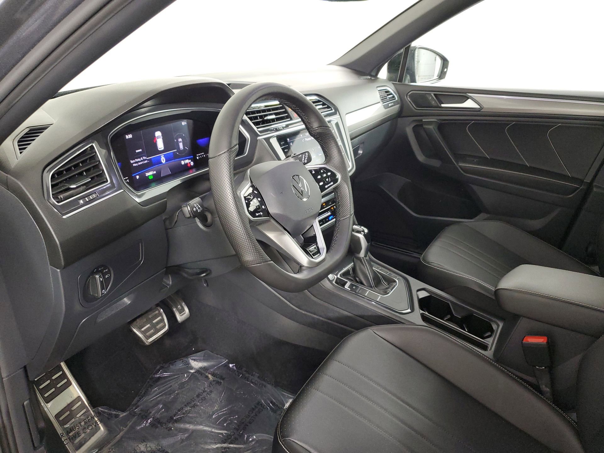 Used 2022 Volkswagen Tiguan SE R-Line image 25