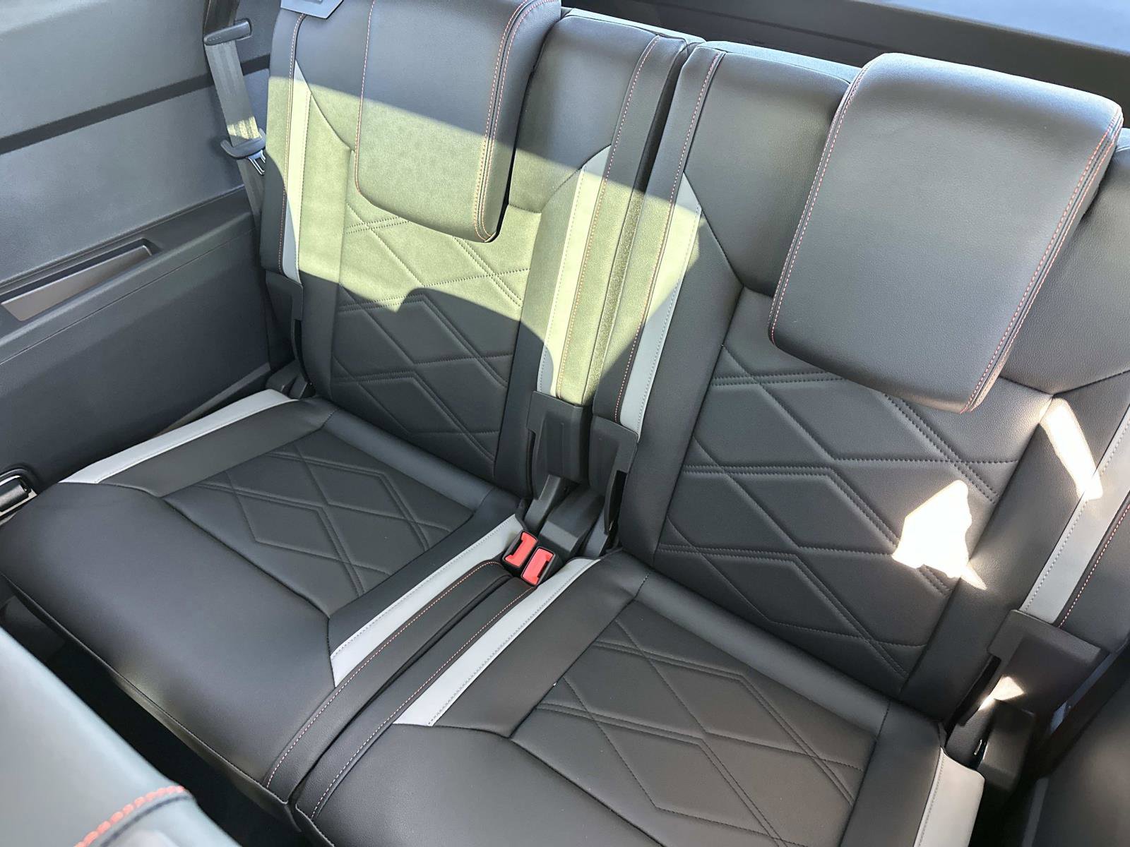 New 2026 Volkswagen Atlas Peak Edition image 13