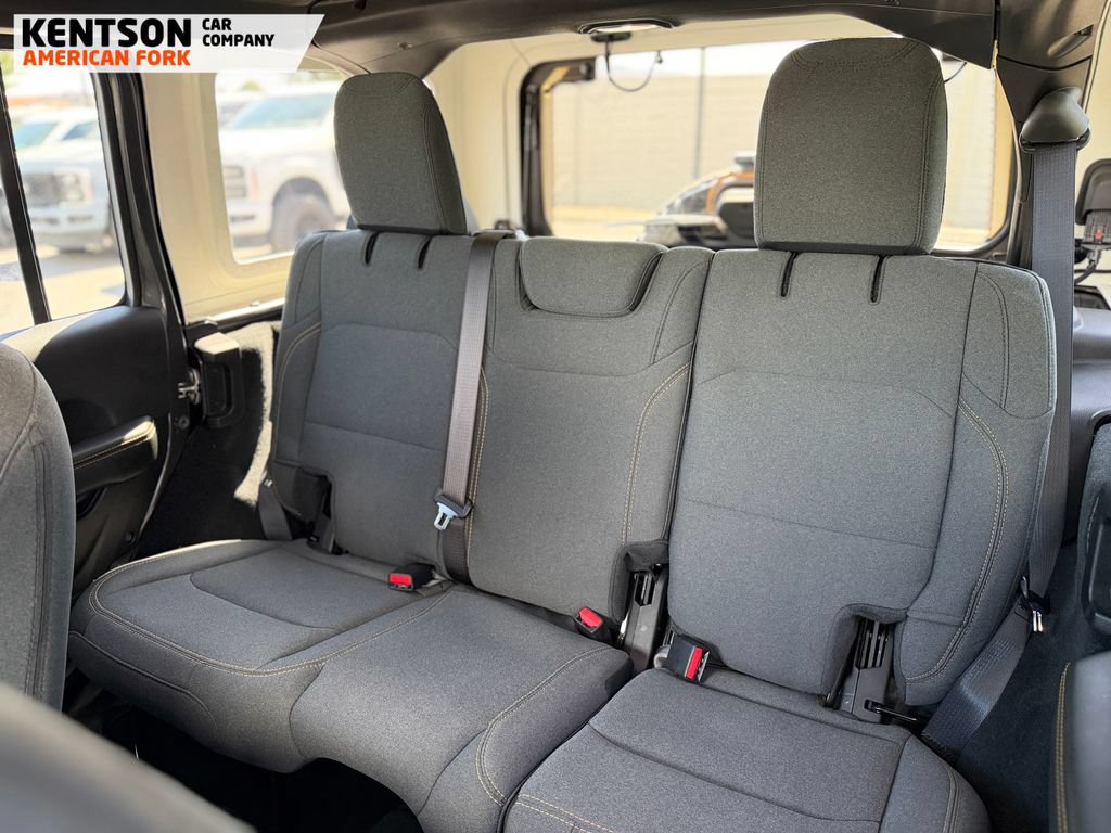 Used 2026 Jeep Wrangler Unlimited Sahara AWD/4WD image 29