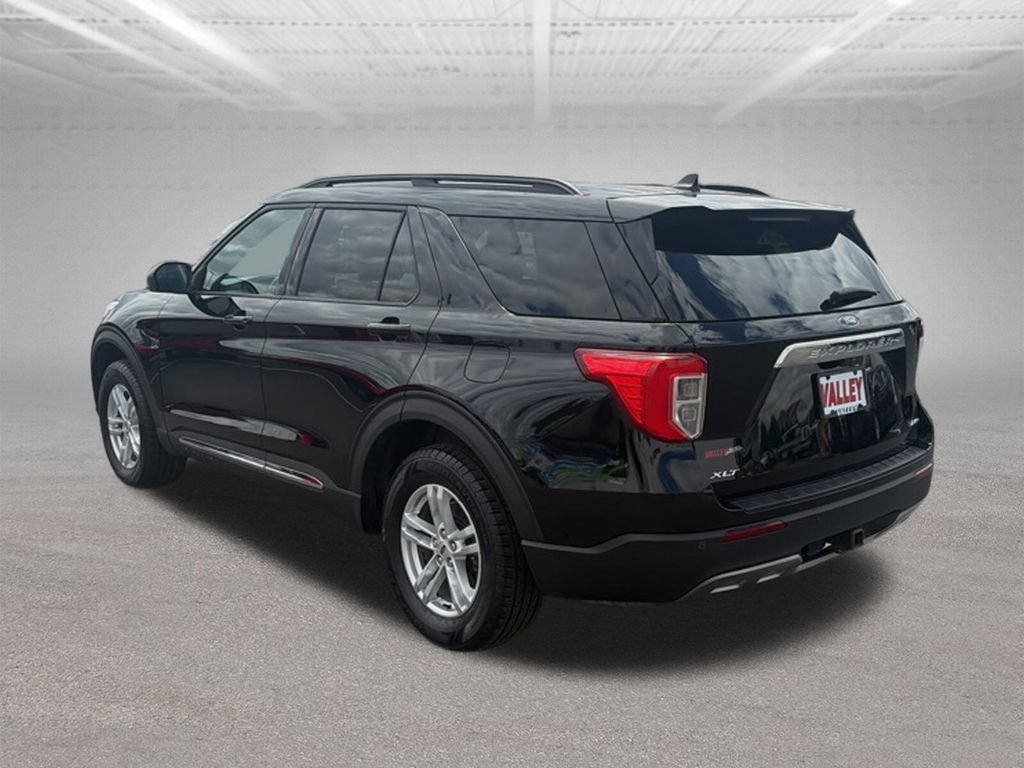 Certified 2022 Ford Explorer XLT w/ Equipment Group 202A AWD/4WD image 7