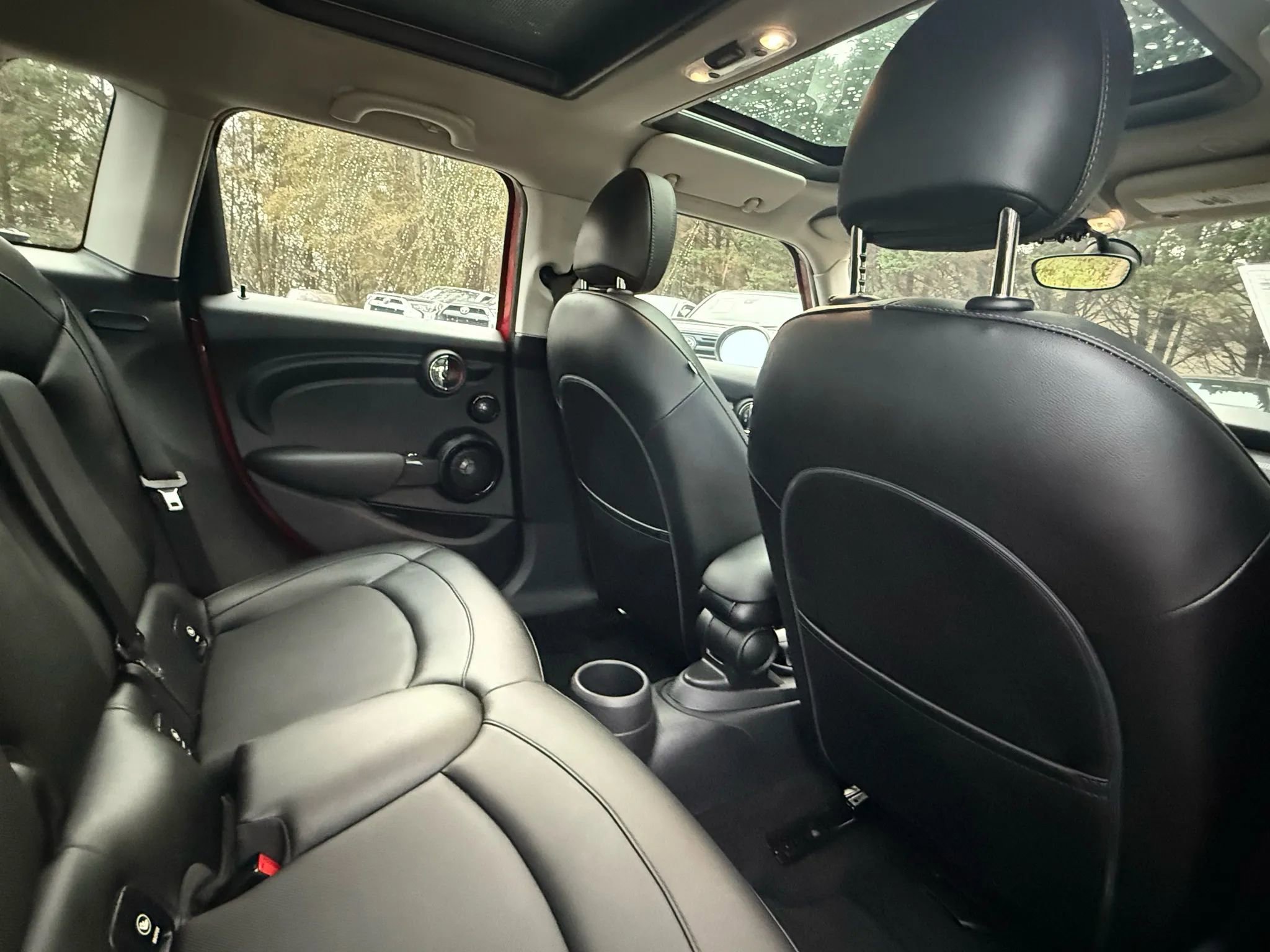 Used 2015 MINI Cooper 4-Door Hardtop image 22