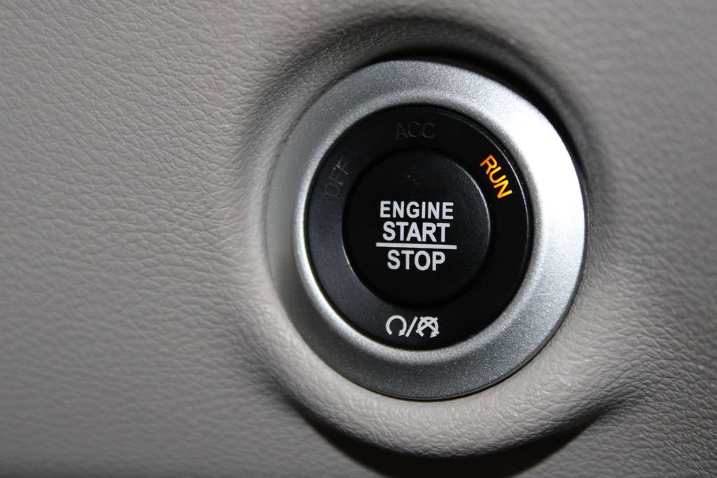 Used 2023 Chrysler Pacifica Touring-L FWD image 57