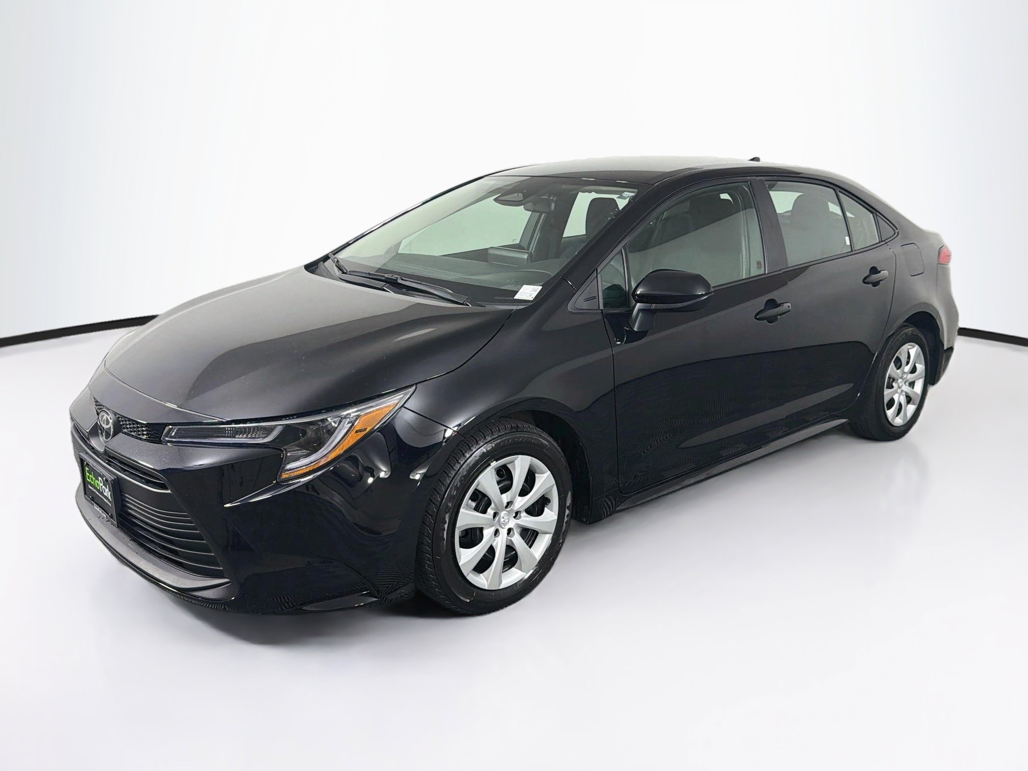 Used 2025 Toyota Corolla LE FWD image 3