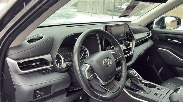 Used 2022 Toyota Highlander XLE image 10