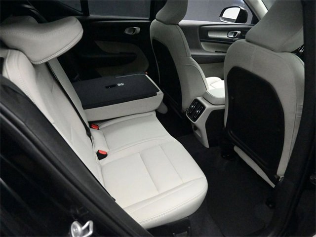 Used 2025 Volvo XC40 B5 Ultra image 27