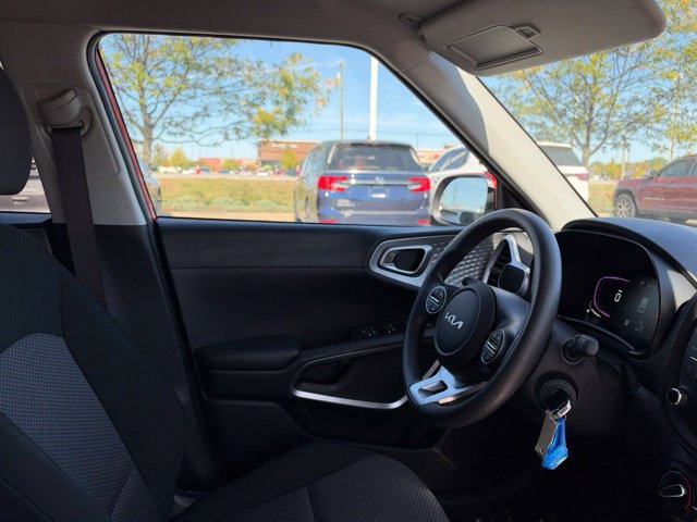 Certified 2025 Kia Soul LX w/ LX Technology Package FWD image 31
