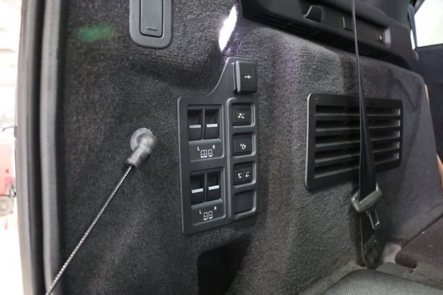 Used 2024 Land Rover Discovery Dynamic SE image 38