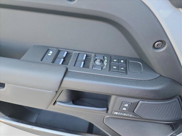 New 2026 Land Rover Defender 110 OCTA AWD/4WD image 28