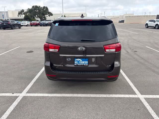 Used 2017 Kia Sedona LX w/ LX Essentials Premium Package FWD image 4