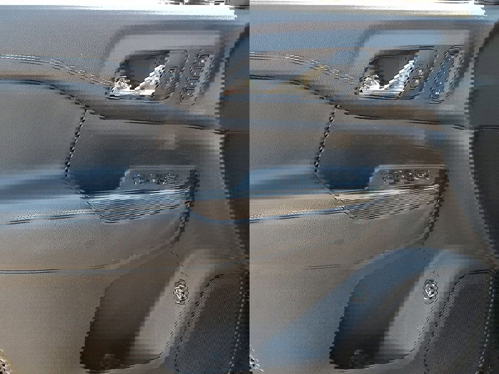 Certified 2023 GMC Acadia SLT w/ Technology Package image 23