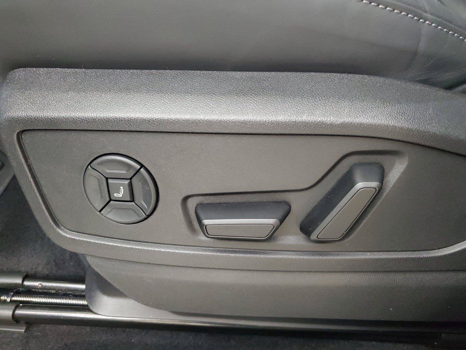 Used 2025 Audi SQ5 Prestige AWD/4WD image 19