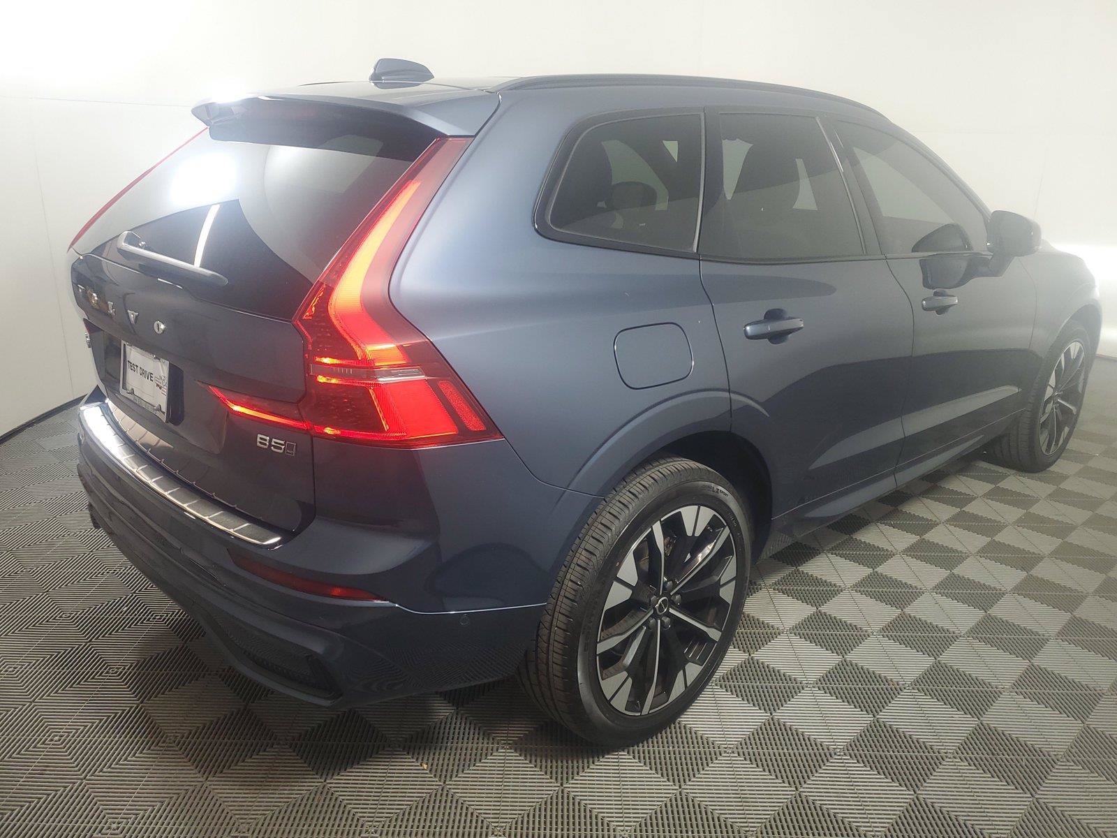 Used 2026 Volvo XC60 B5 Plus w/ Protection Package Premier AWD/4WD image 5