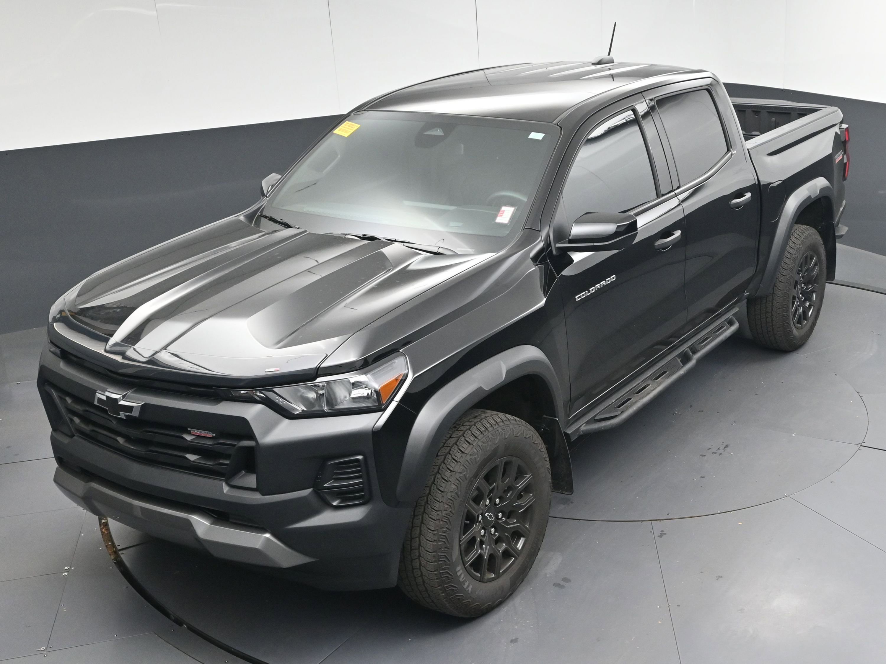 Used 2024 Chevrolet Colorado Trail Boss w/ Technology Package image 30