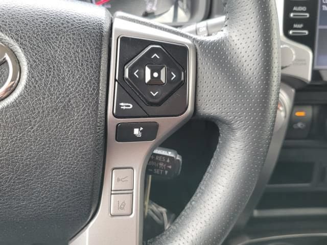 Used 2020 Toyota 4Runner SR5 AWD/4WD image 19