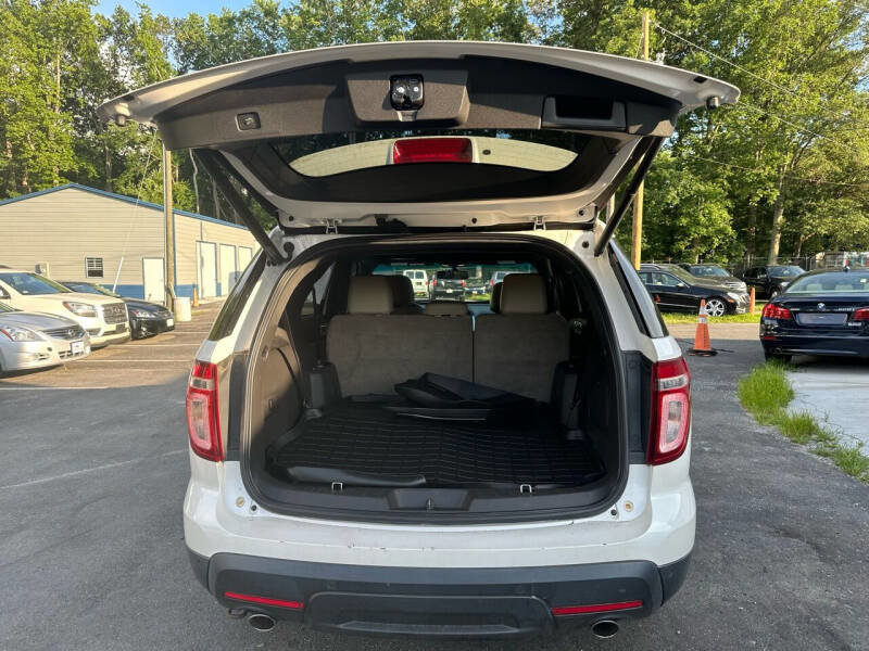 Used 2015 Ford Explorer XLT w/ Equipment Group 202B image 26