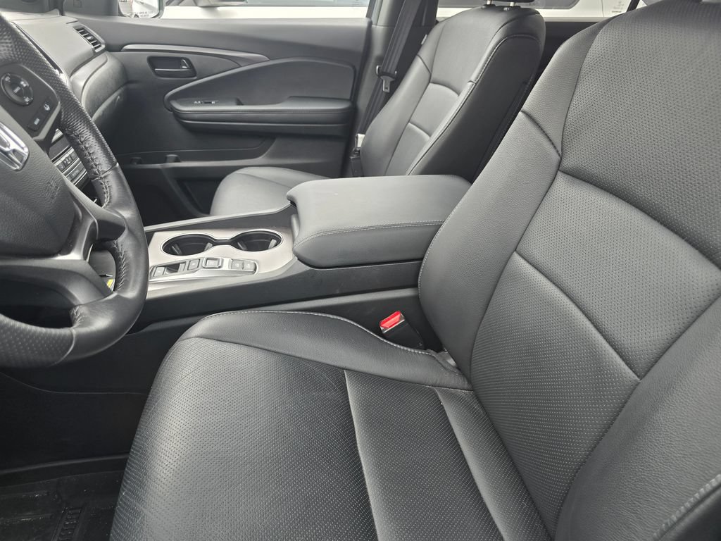 Used 2025 Honda Passport EX-L image 22