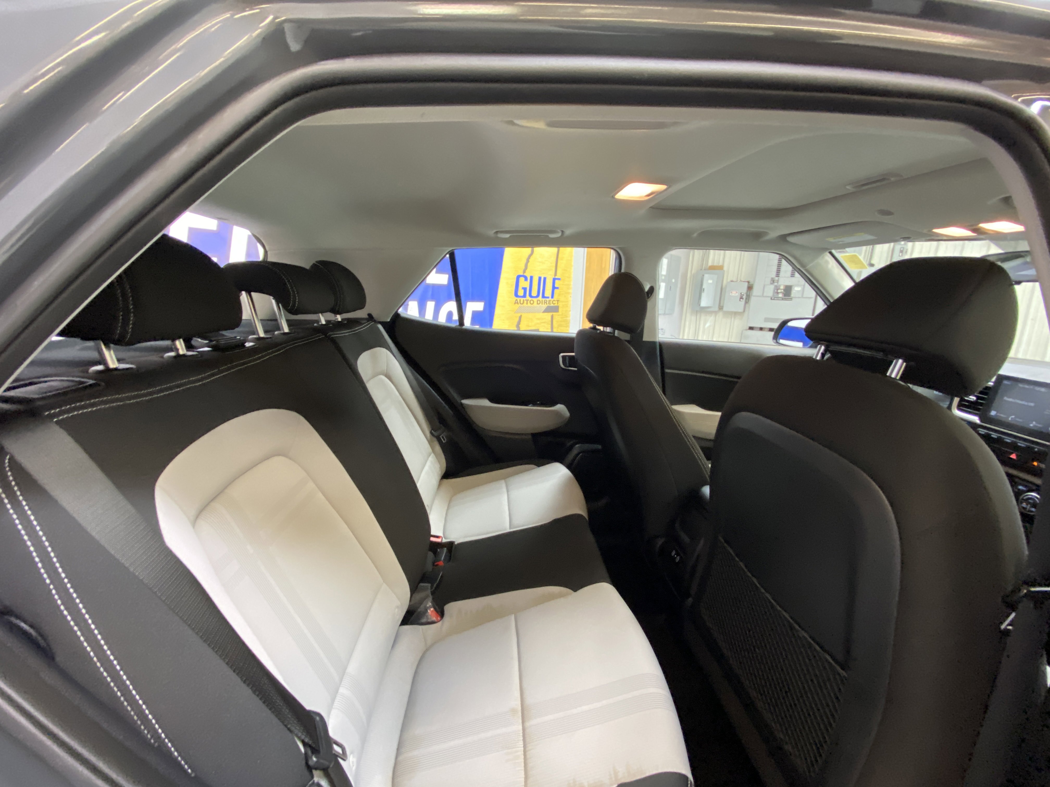 Used 2024 Hyundai Venue SEL image 27