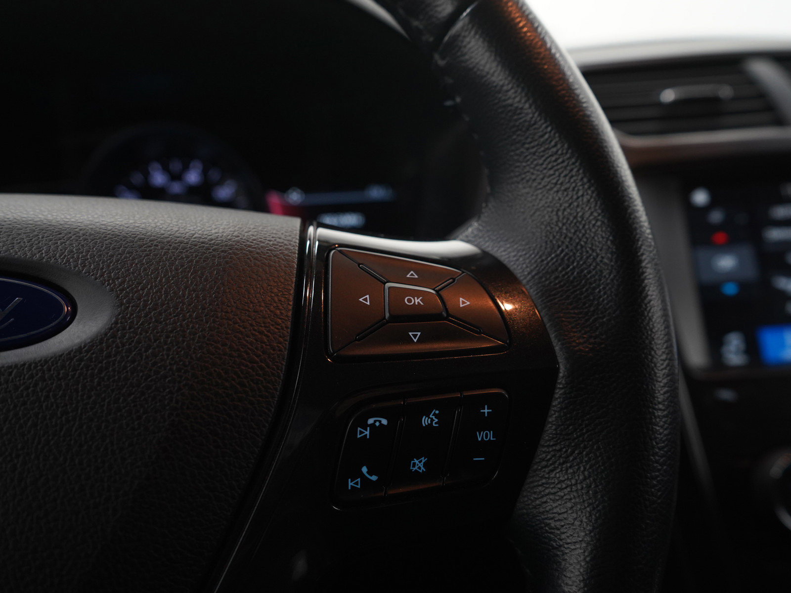 Used 2018 Ford Explorer XLT w/ Equipment Group 202A AWD/4WD image 26