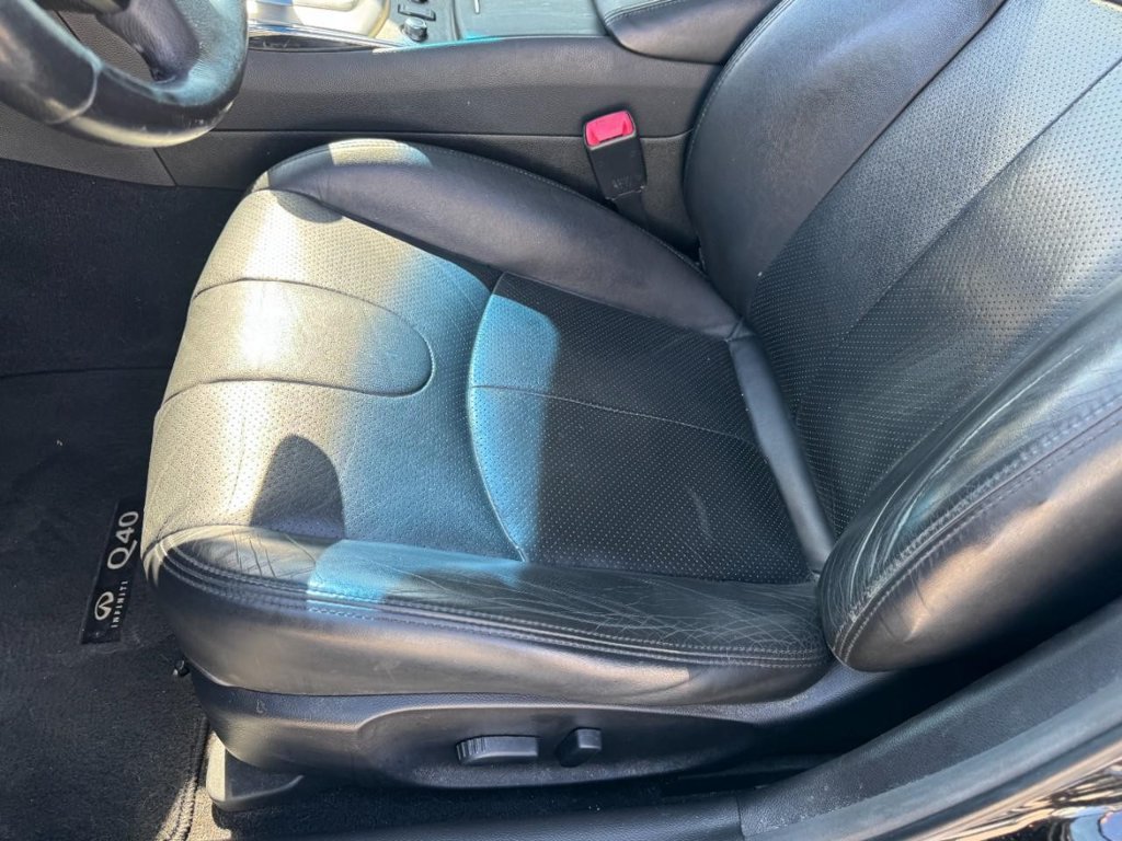 Used 2015 INFINITI Q40 AWD w/ Moonroof Package image 15