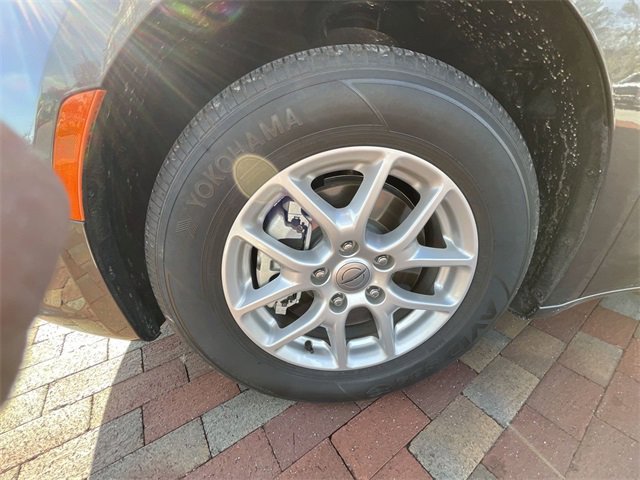 Used 2023 Chrysler Pacifica Touring-L image 7