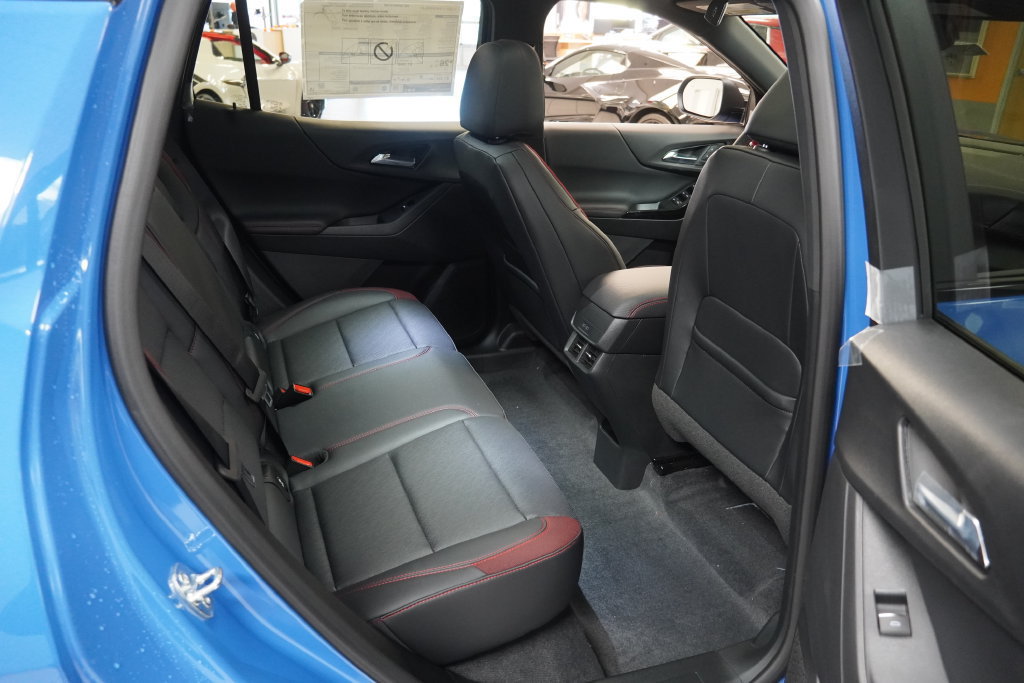New 2027 Chevrolet Equinox RS w/ LPO, Floor Liner Package AWD/4WD image 21