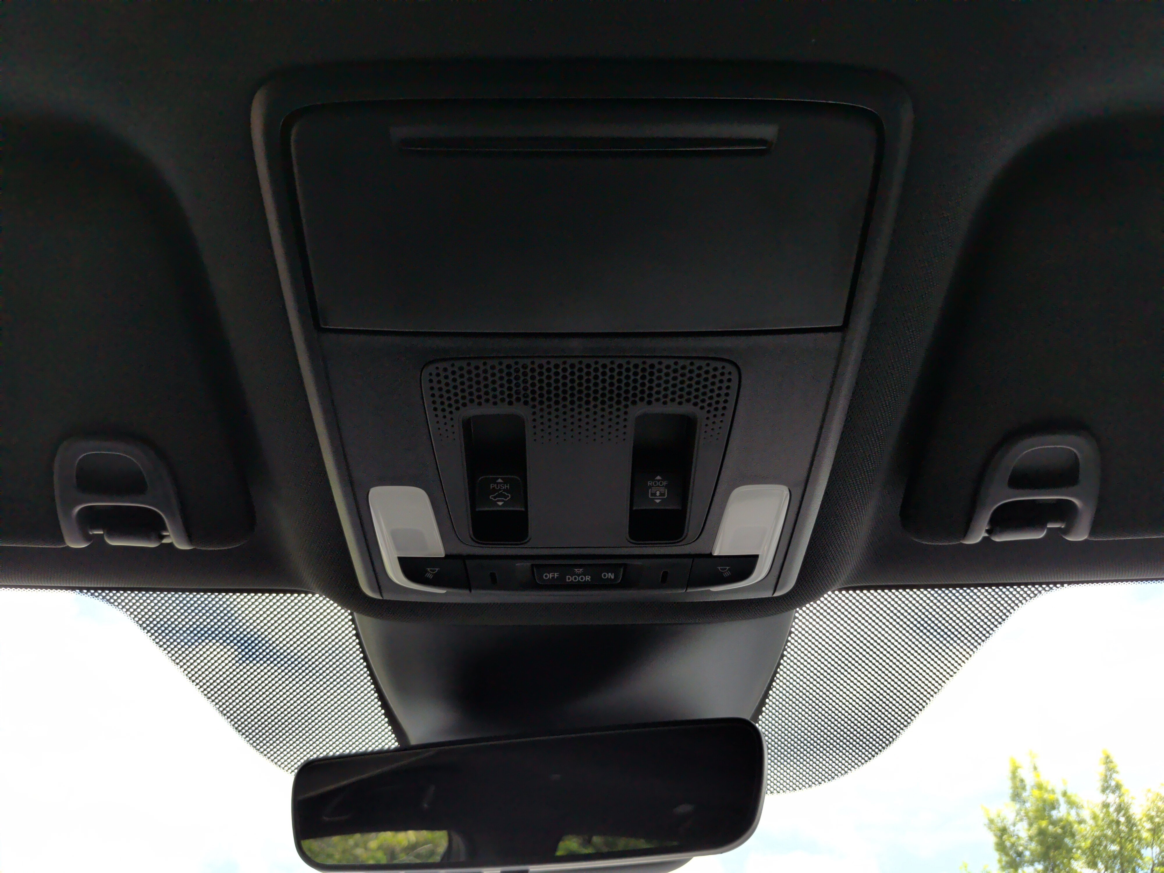 Used 2025 Honda Pilot TrailSport image 32