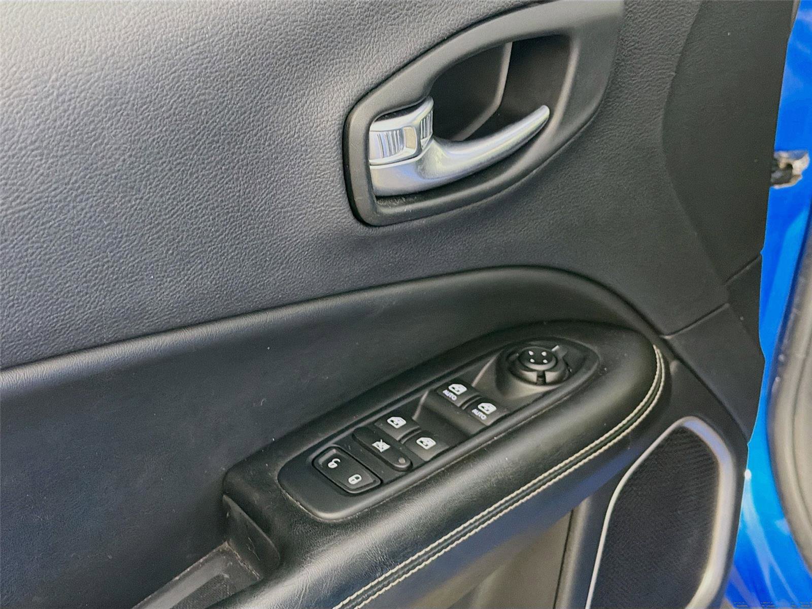 Used 2021 Jeep Compass Latitude AWD/4WD image 18