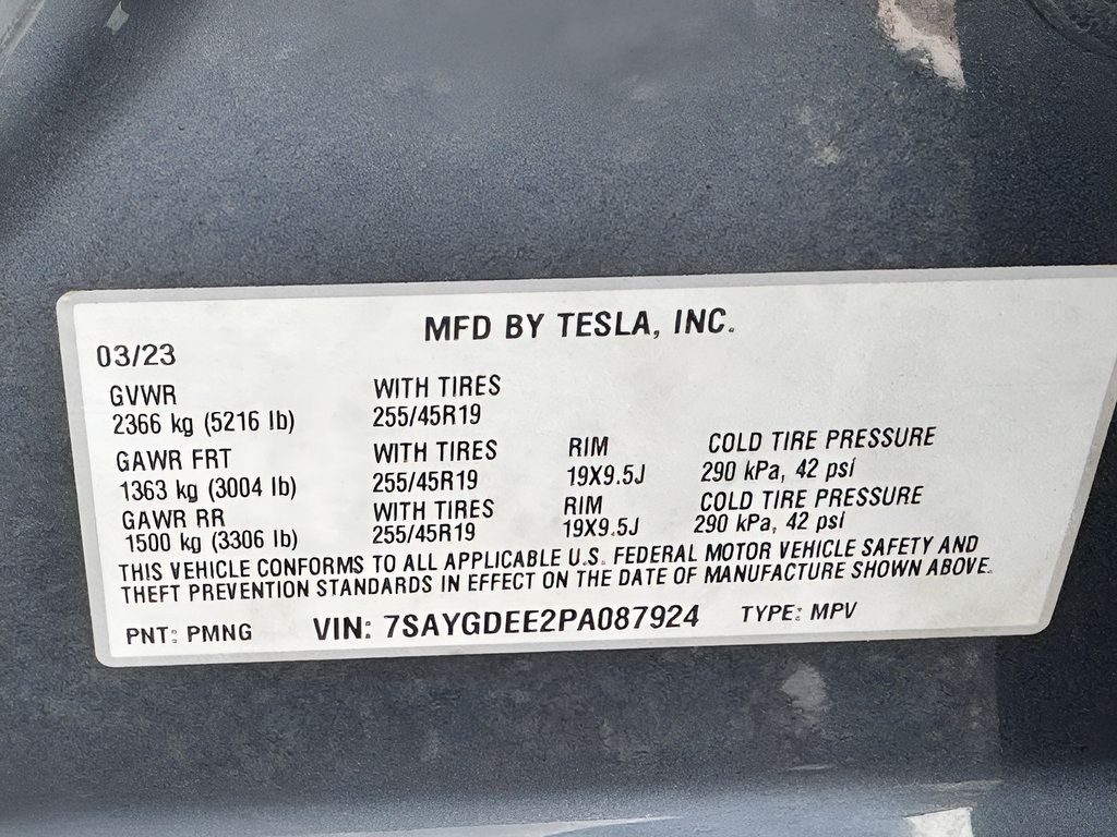 Used 2023 Tesla Model Y Long Range AWD/4WD image 41